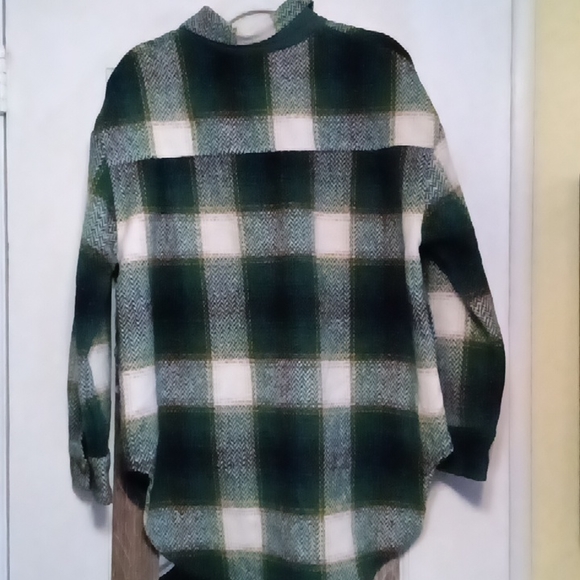 Ladies Shacket - Picture 2 of 2